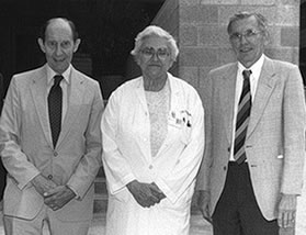 Dr. Ranney stands with Dr. Oscar Ratnoff to her left and Dr. Samuel Rapaport to her right.